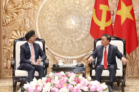 Thường trực Ban Bí thư Trần Cẩm Tú tiếp Đại sứ Singapore Rajpal Singh