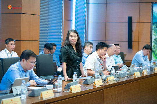 Làm rõ thời hạn tạm dừng hoạt động nhà xuất bản