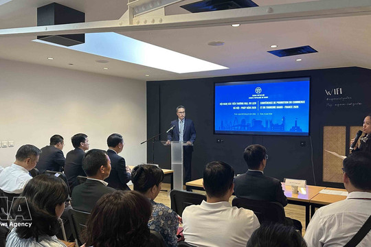 Hanoi seeks to expand trade, tourism ties with French businesses