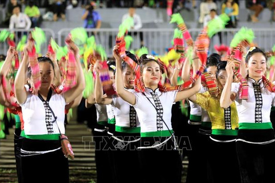 Tinh hoa xòe Thái - Sắc màu Tây Bắc