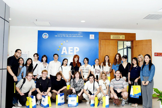 Đại học Kinh tế Quốc dân đón sinh viên quốc tế đến học tập tại trường