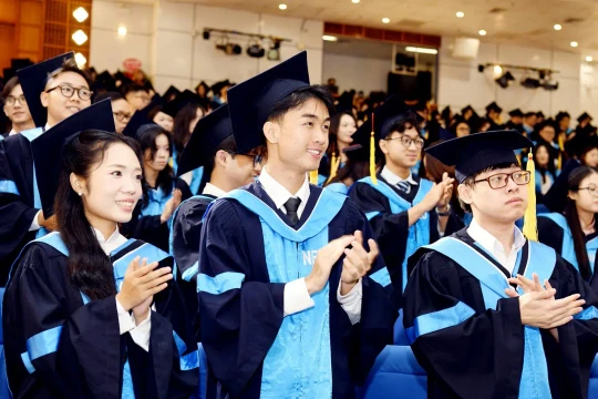 Đại học Kinh tế Quốc dân tổ chức lễ trao bằng tốt nghiệp cho tân cử nhân khóa 64