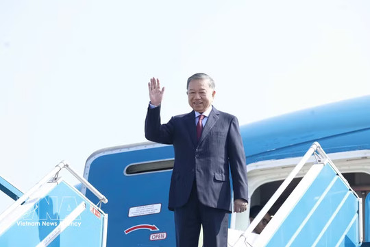Top leader departs for state visits to Australia, New Zealand