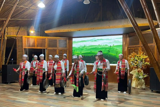 Bí thư Đảng uỷ xã "lên sóng" kể chuyện Long Cốc Bài cuối: Từ những thước phim ngắn đến khát vọng phát triển bền vững
