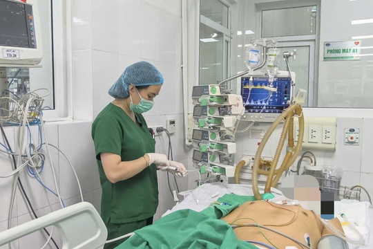 Đắp tỏi lên chân sưng đau, người đàn ông nhập viện vì hoại tử