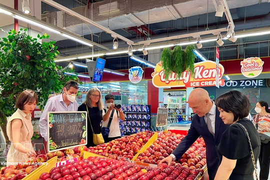 Vietnamese consumers develop taste for Australian, New Zealand fruit