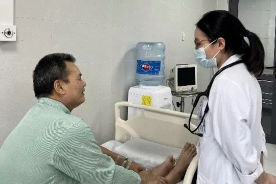Ăn thịt chó giữa đợt nghỉ xạ trị, người đàn ông ung thư xuất huyết nguy kịch