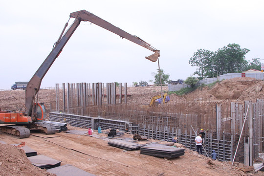 Bắc Ninh cấp phép xây đường ống qua đê tả Cầu Ba Tổng, phường Yên Dũng