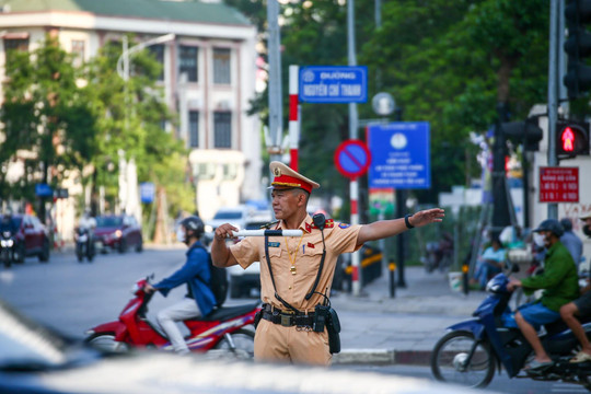 Bám đường giữa công trường, giữ nhịp giao thông trên tuyến đường “Ba nhất”
