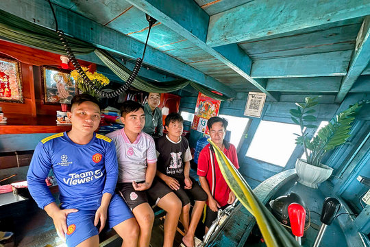 Bộ đội Biên phòng Cần Thơ cứu 5 ngư dân cùng tàu cá gặp nạn trên biển