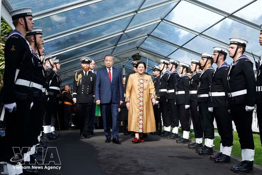 Official welcome ceremony held for top Vietnamese leader in New Zealand