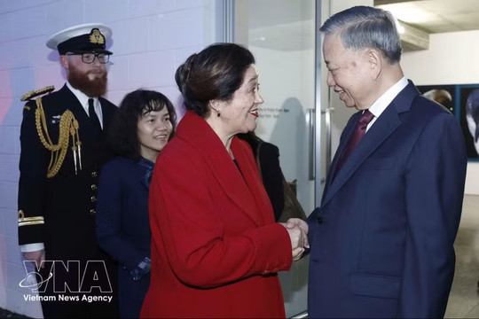 Top Vietnamese leader, New Zealand Governor-General visit photo exhibition in Auckland