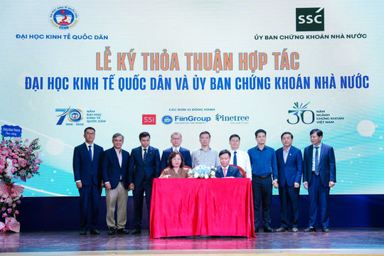 Đại học Kinh tế Quốc dân và Ủy ban Chứng khoán Nhà nước ký kết hợp tác đào tạo nhân lực