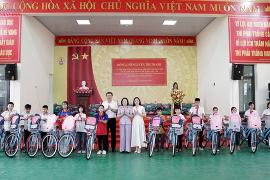 Để mỗi ngôi trường thực sự trở thành mái nhà ấm áp nơi biên cương