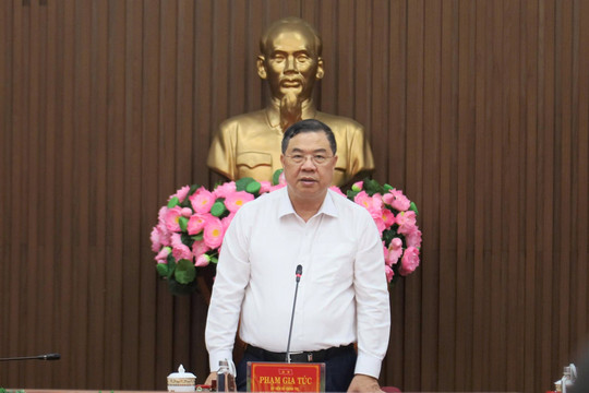 Phó Thủ tướng Thường trực Chính phủ Phạm Gia Túc làm việc với Ban Thường vụ Tỉnh ủy Quảng Ngãi