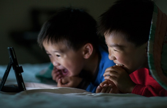 Xem nhiều livestream, streamer độc hại, trẻ có nguy cơ bị "trơ lì cảm xúc"