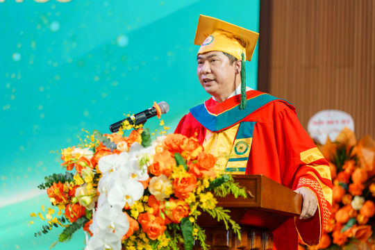 Giám đốc Học viện Tài chính nhắn nhủ tân cử nhân: “Học tập suốt đời, không ngừng đổi mới trong thời đại AI”