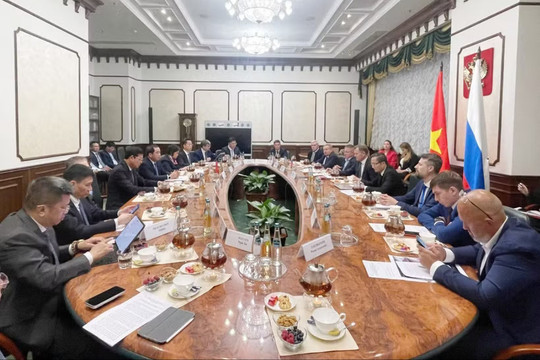 Hanoi, Moscow seek to develop more friendship, investment projects