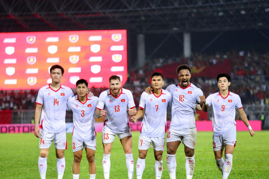 Thắng 2-0 trên sân Malaysia, đội tuyển Việt Nam có lợi thế ở trận lượt về