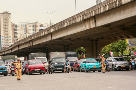 Mỗi điểm dừng đúng vạch, thêm một nhịp giao thông văn minh
