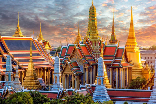Thailand uses tech to convert plastic waste into oil