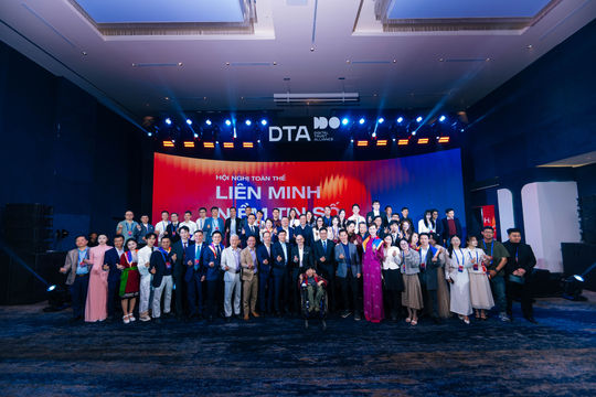 Từ "Kỷ nguyên vươn mình" đến "Hành trình kiến tạo niềm tin số"