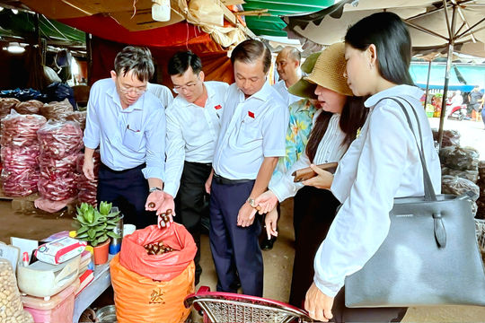 TP. Hồ Chí Minh: Siết kiểm soát an toàn thực phẩm tại các chợ đầu mối