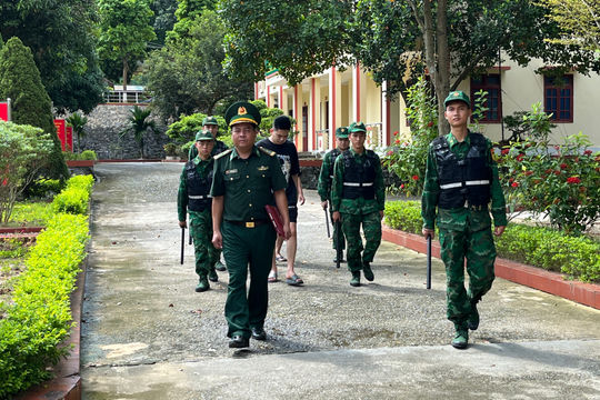 BĐBP Lào Cai: Bắt quả tang đối tượng tàng trữ, vận chuyển số lượng lớn "khí cười" trái phép