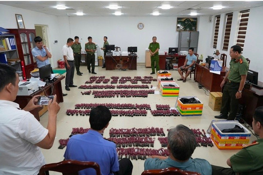 Hue city's police break explosives smuggling ring, seize 9,300 detonators