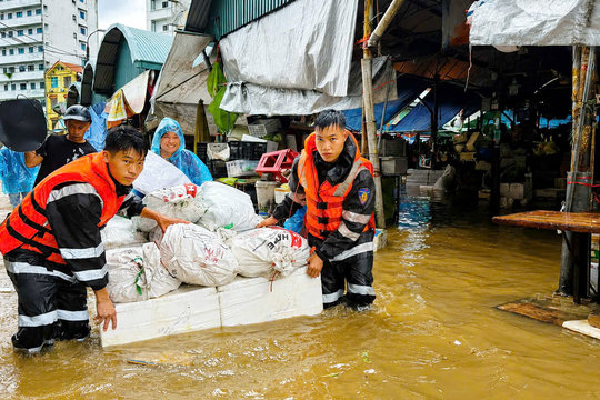 Công an Lạng Sơn chủ động ứng phó mưa lũ, kịp thời hỗ trợ Nhân dân