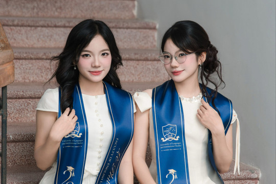 Hành trình đặc biệt của chị em sinh đôi cùng tốt nghiệp xuất sắc ngành Sư phạm tiếng Anh