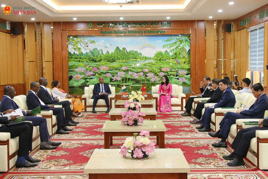 Chủ tịch Quốc hội Bờ Biển Ngà thăm Học viện Nông nghiệp Việt Nam