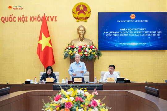 Phó Chủ tịch Thường trực Quốc hội Đỗ Văn Chiến chủ trì Phiên họp thứ Nhất, Ban Chỉ đạo của Quốc hội về phát triển khoa học, công nghệ, đổi mới sáng tạo và chuyển đổi số
