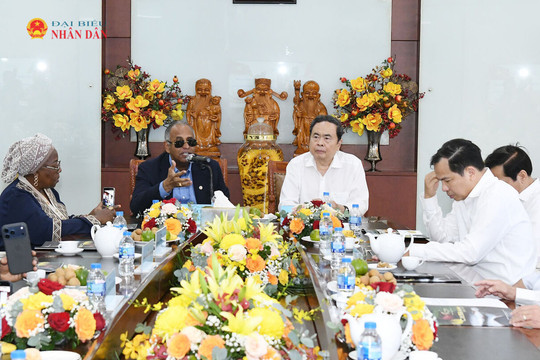 Chủ tịch Quốc hội Trần Thanh Mẫn và Chủ tịch Quốc hội Bờ Biển Ngà thăm làm việc tại Công ty CASEAMEX