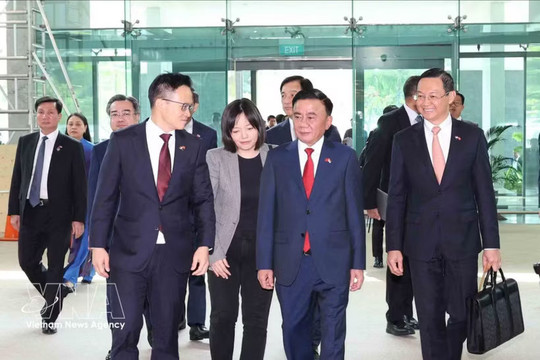 Key Vietnamese leader concludes successful official visit to Singapore