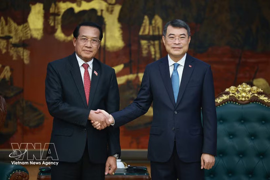Prime Minister commends close cooperation between Vietnamese, Lao inspection agencies
