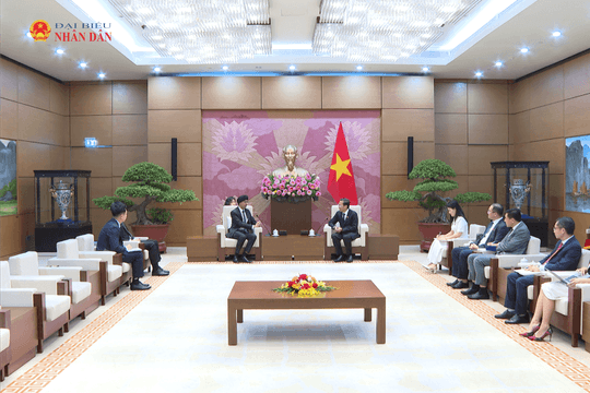 Đẩy mạnh hợp tác kinh tế, tài chính và pháp luật với Singapore