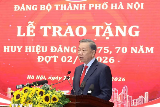 Tổng Bí thư, Chủ tịch nước Tô Lâm dự Lễ trao tặng Huy hiệu Đảng tại Đảng bộ thành phố Hà Nội