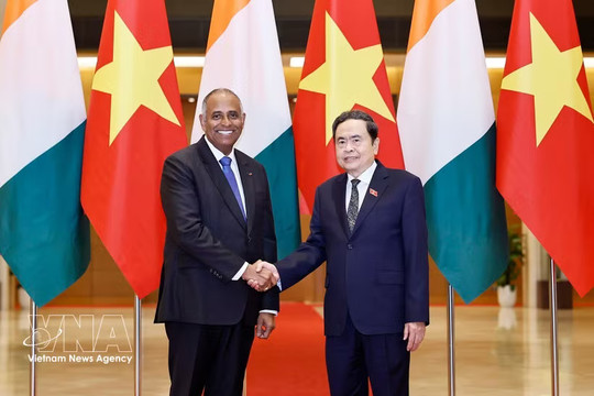 President of Côte d’Ivoire NA concludes official visit to Vietnam
