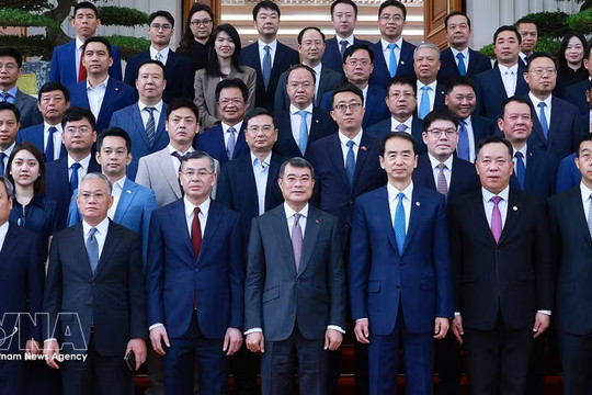 PM urges Chinese firms to increase investment with higher quality, advanced technologies
