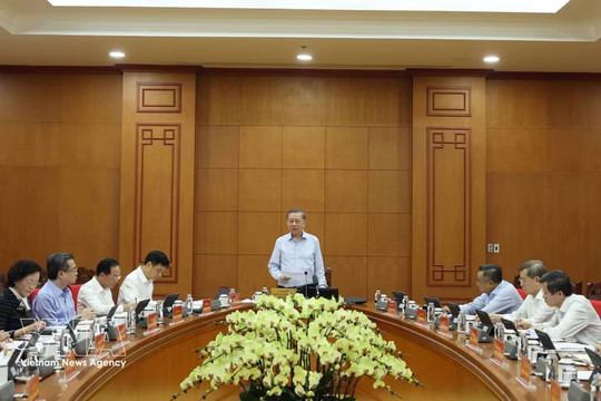 Top leader urges shift to comprehensive personnel governance