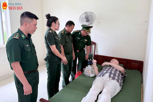 Kịp thời hỗ trợ y tế cho nam du khách quốc tịch Mỹ tại Cửa khẩu quốc tế Lao Bảo