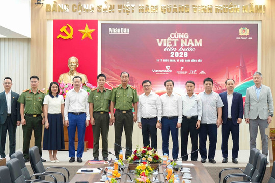 Vietcombank đồng hành “Cùng Việt Nam tiến bước 2026”, hướng tới 10 tỷ bước xanh