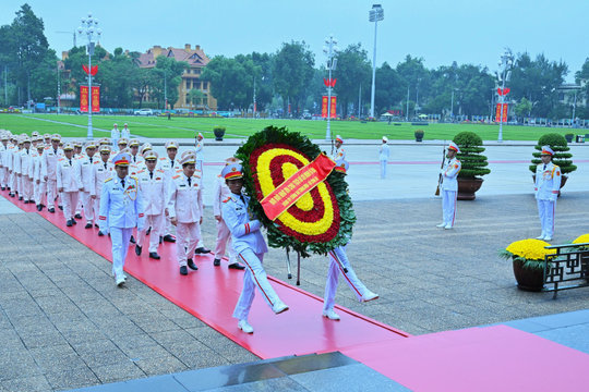 Đoàn đại biểu Đảng ủy Công an Trung ương, Bộ Công an vào Lăng viếng Chủ tịch Hồ Chí Minh