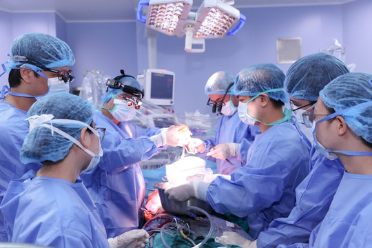 Hai lần ghép tim giành lại sự sống cho cho nam bệnh nhân 50 tuổi