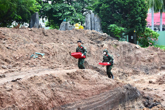 TP. Hồ Chí Minh: Xử lý gần 500m³ đất, quy tập 15 bộ hài cốt liệt sĩ tại Công viên Lê Thị Riêng