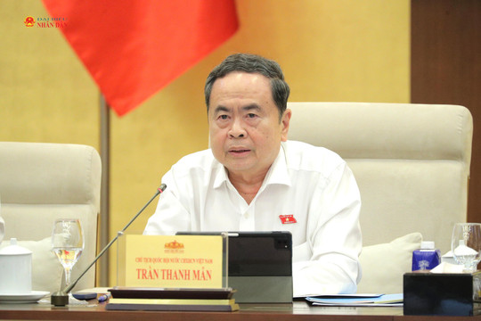 Khẩn trương tổ chức triển khai thực hiện các luật, nghị quyết được Quốc hội thông qua