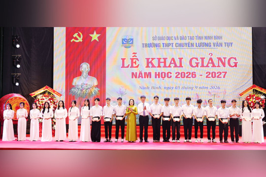 Phó Chủ tịch Quốc hội Nguyễn Thị Thanh dự Lễ Khai giảng tại tỉnh Ninh Bình