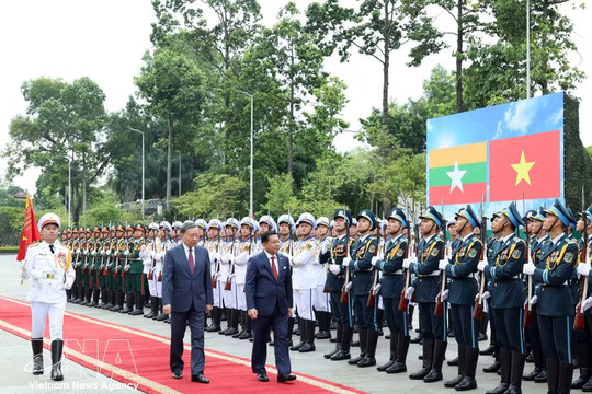 Top Vietnamese leader chairs welcome ceremony for President of Myanmar
