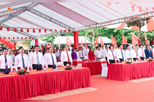 Chủ tịch Quốc hội Trần Thanh Mẫn dự Lễ khai giảng năm học mới tại Trường THPT Lê Quý Đôn, Hưng Yên